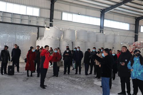 筑夢峰會(huì)核心客戶參觀通四方農(nóng)科原料車間 筑夢峰會(huì)核心客戶參觀通四方農(nóng)科原料車間